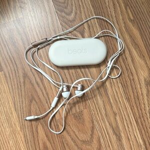 Beats by Dr.Dre urBeats headphones